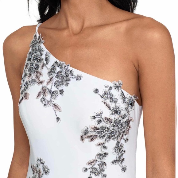 Xscape Dresses & Skirts - NWT XSCAPE Dress HOST PICK 🎀🎀🎁 kind of cream white White Embroidered Gown